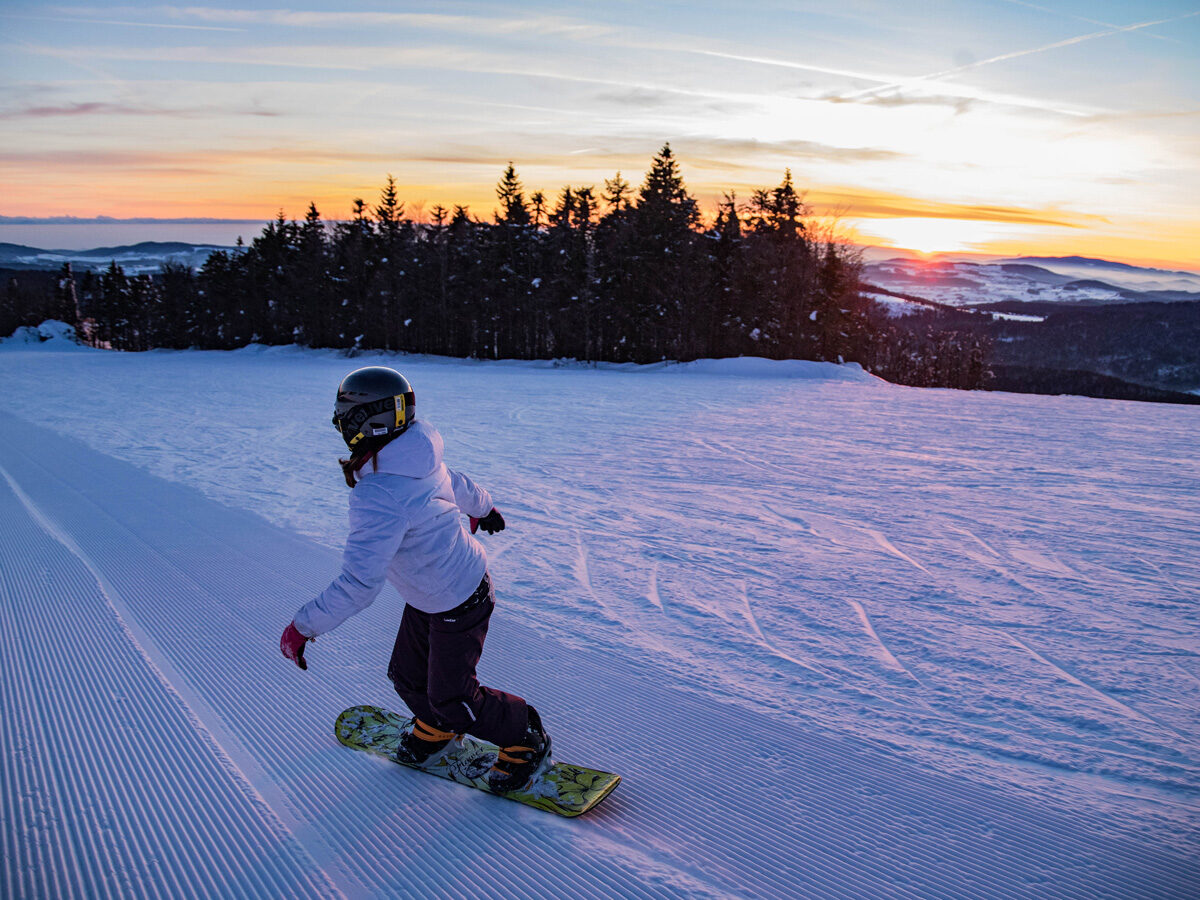 Skizentrum Mitterdorf Snowboardfahrerin